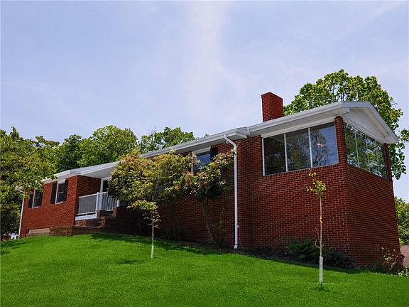 3rd image of 123 Hermitage Cir