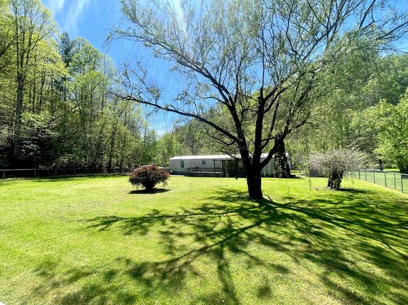 76 Sullivan St, Pinsonfork, KY 41555