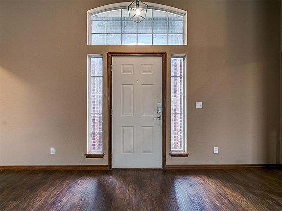 4th image of 525 SW 154th Ct