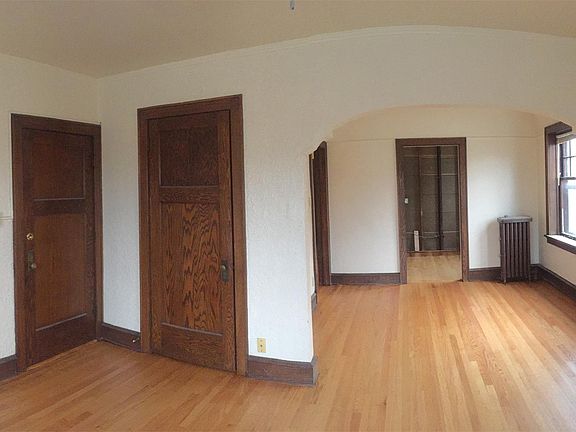 5th image of 3273 S Kinnickinnic Ave APT 6