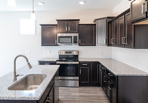 4th image of 2405 Bucklin Dr