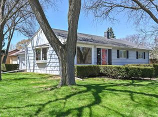 3957 S 44th St, Greenfield, WI 53220