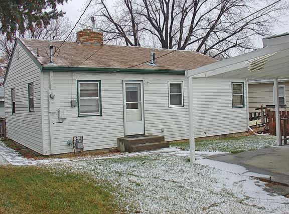 2nd image of 2524 Carl St