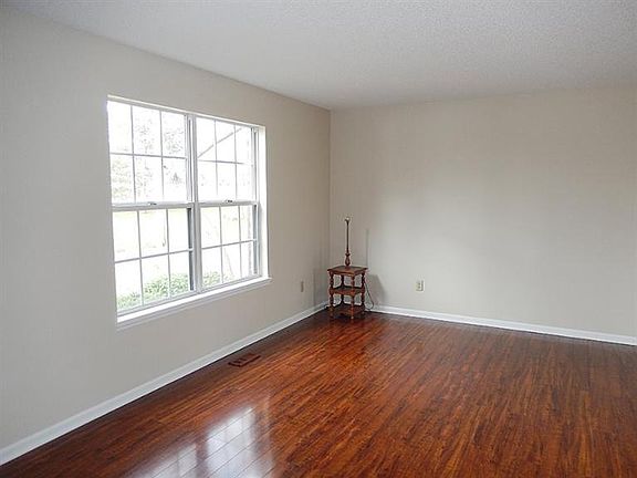 4th image of 9686 Kelly Dr