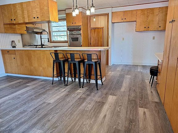 2nd image of 309 W Avenue C