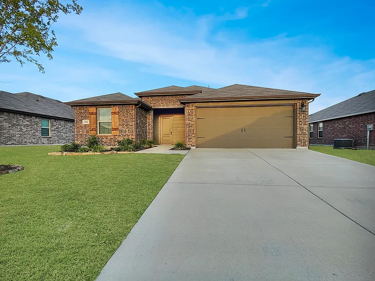 705 Farmstead Way — Photo 3