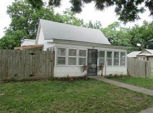 805 N 8th St, Leavenworth, KS 66048