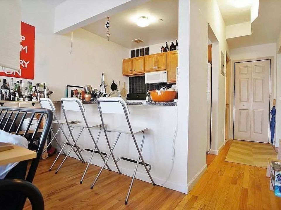 1st image of 162 Orchard St #3