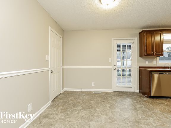 4th image of 161 Shady Maple Dr