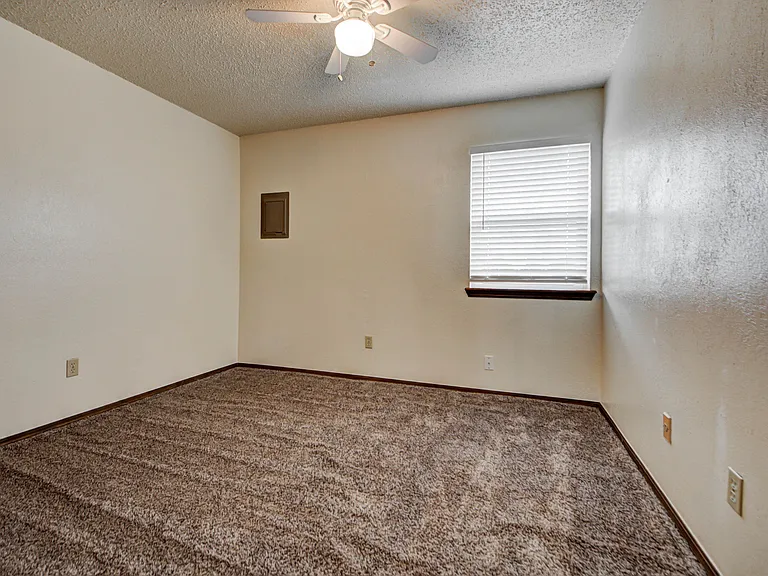 1331 Glen Oaks Ct #4 — Photo 23