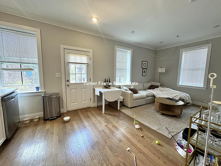 191 Porter St — Photo 2