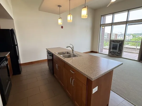 227 Blue Earth Pl, Manhattan, KS