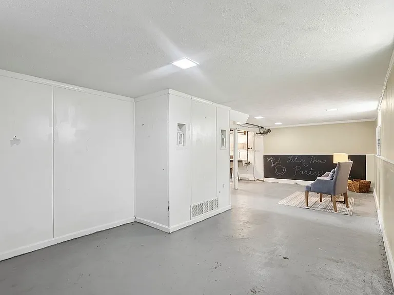 446 Huntmere Dr — Photo 23