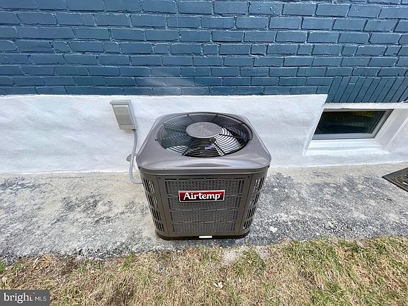 2nd image of 1709 Sycamore St