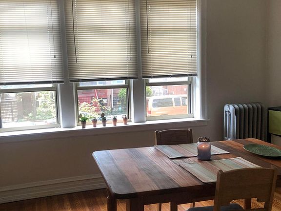 5th image of 3904 W Barry Ave #1