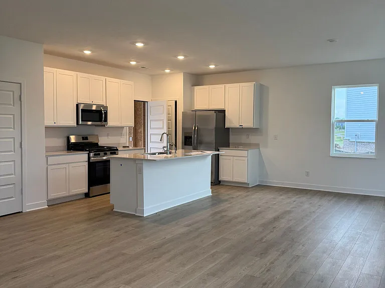 15370 Farrington Way — Photo 5
