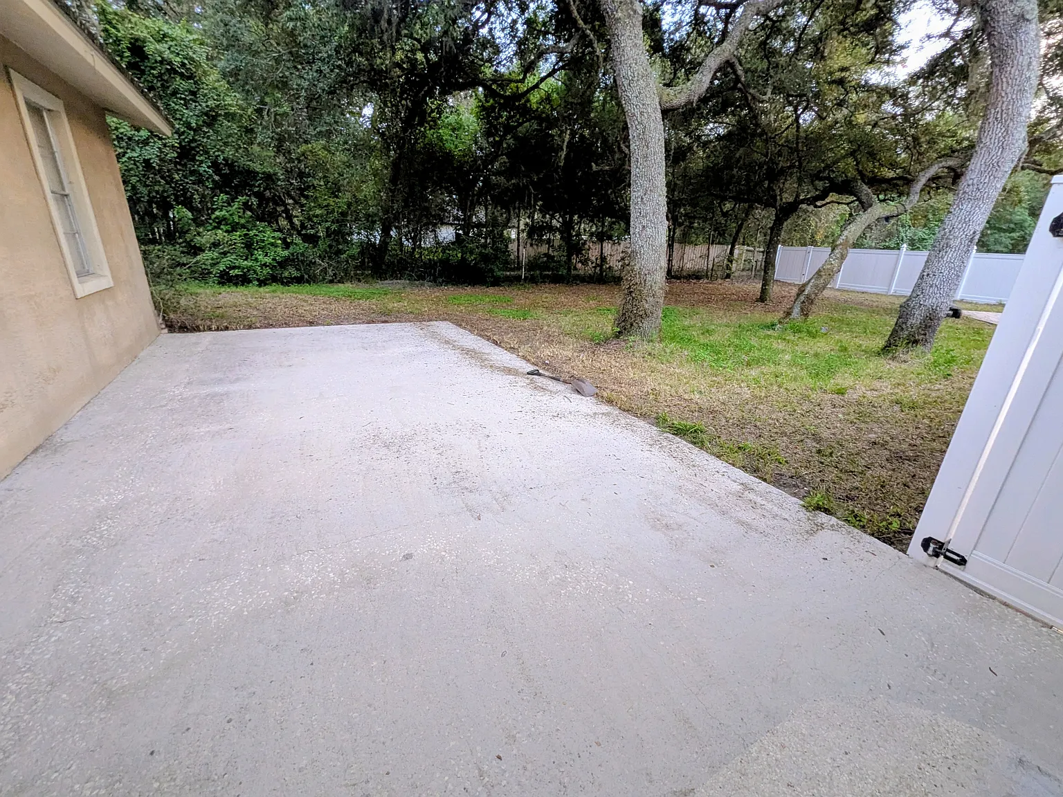 3 bed, 1.5 bath, 1396 sqft, $2,400 — Photo 2