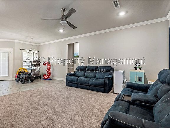 5th image of 1038 Jameson St