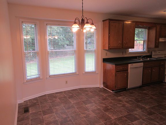 4th image of 351 Erie Dr