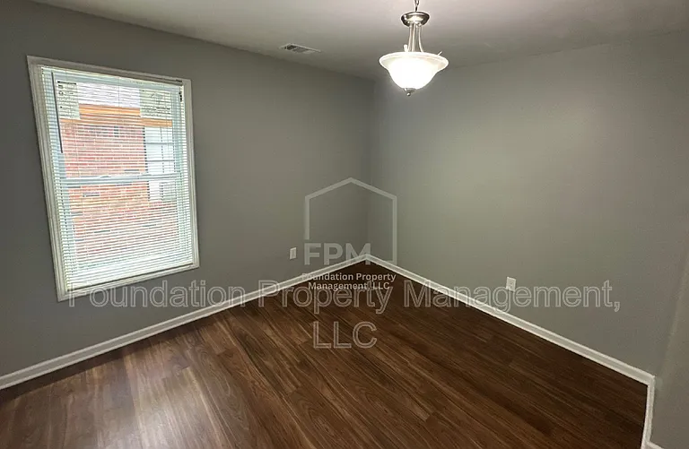 1663 Humber St — Photo 21