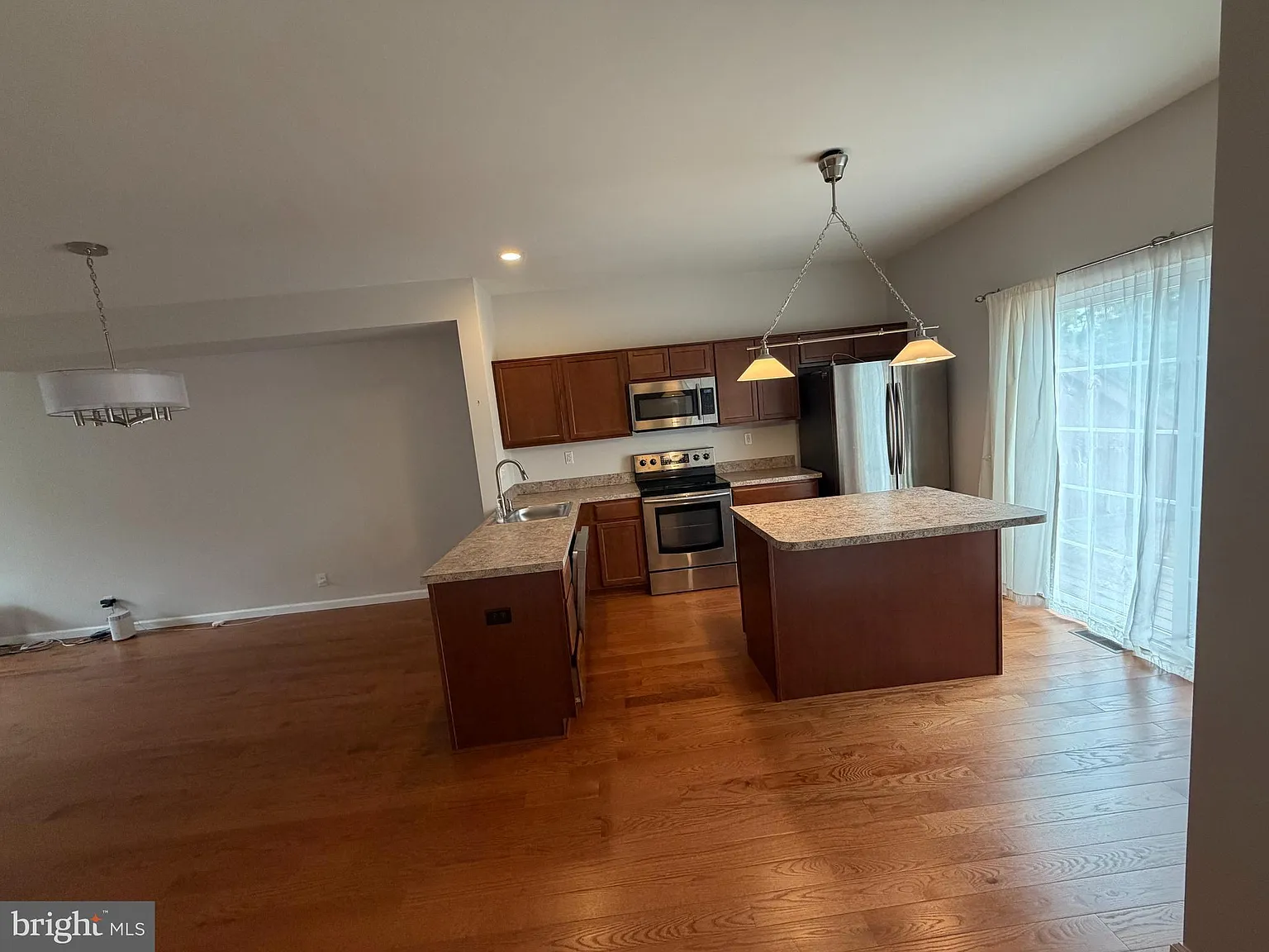 3 bed, 2.5 bath, 1554 sqft, $2,750 — Photo 4