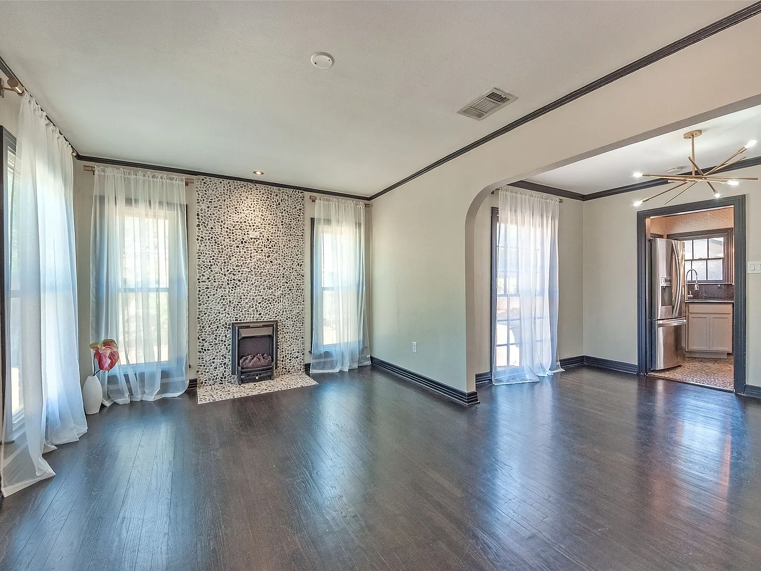 2 bed, 1.0 bath, 1222 sqft, $2,300 — Photo 4