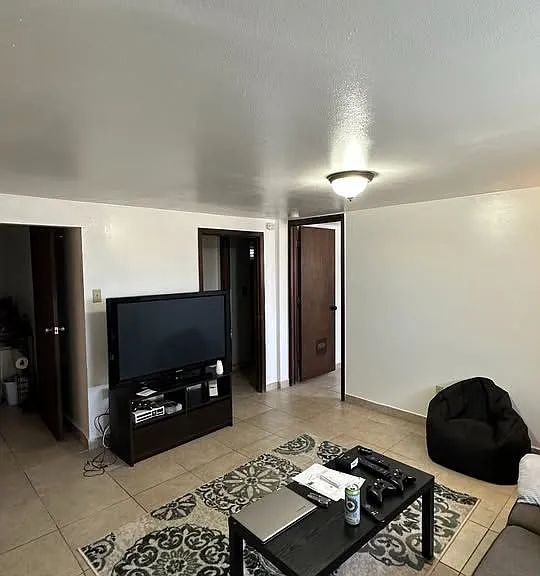 3 bed, 1.0 bath, 1040 sqft, $550 — Photo 18