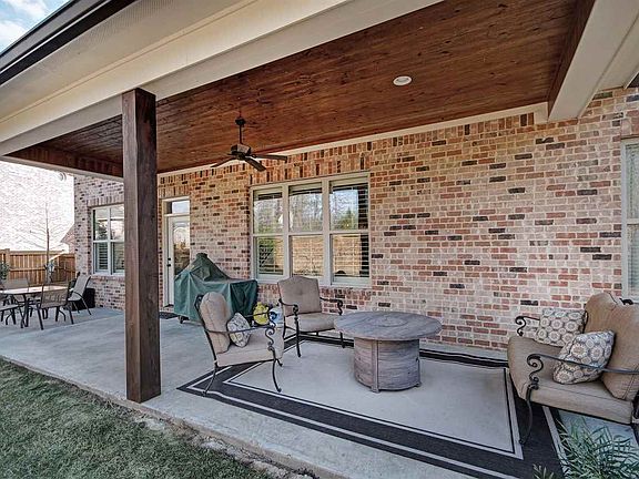 4th image of 518 Newbury Dr