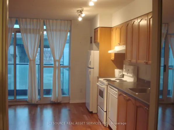 231 Fort York Blvd, Toronto, ON