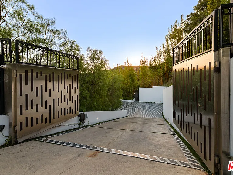 7080 W Mulholland Dr — Photo 37