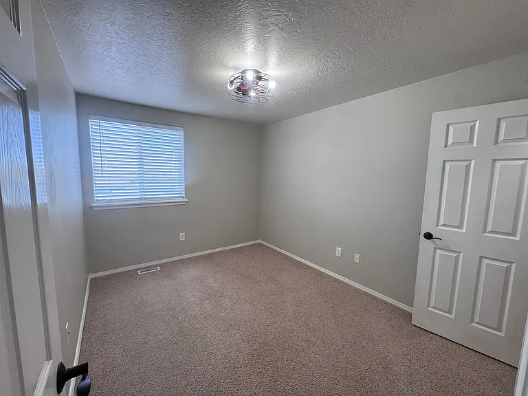 1700 NE Cinder Loop — Photo 28
