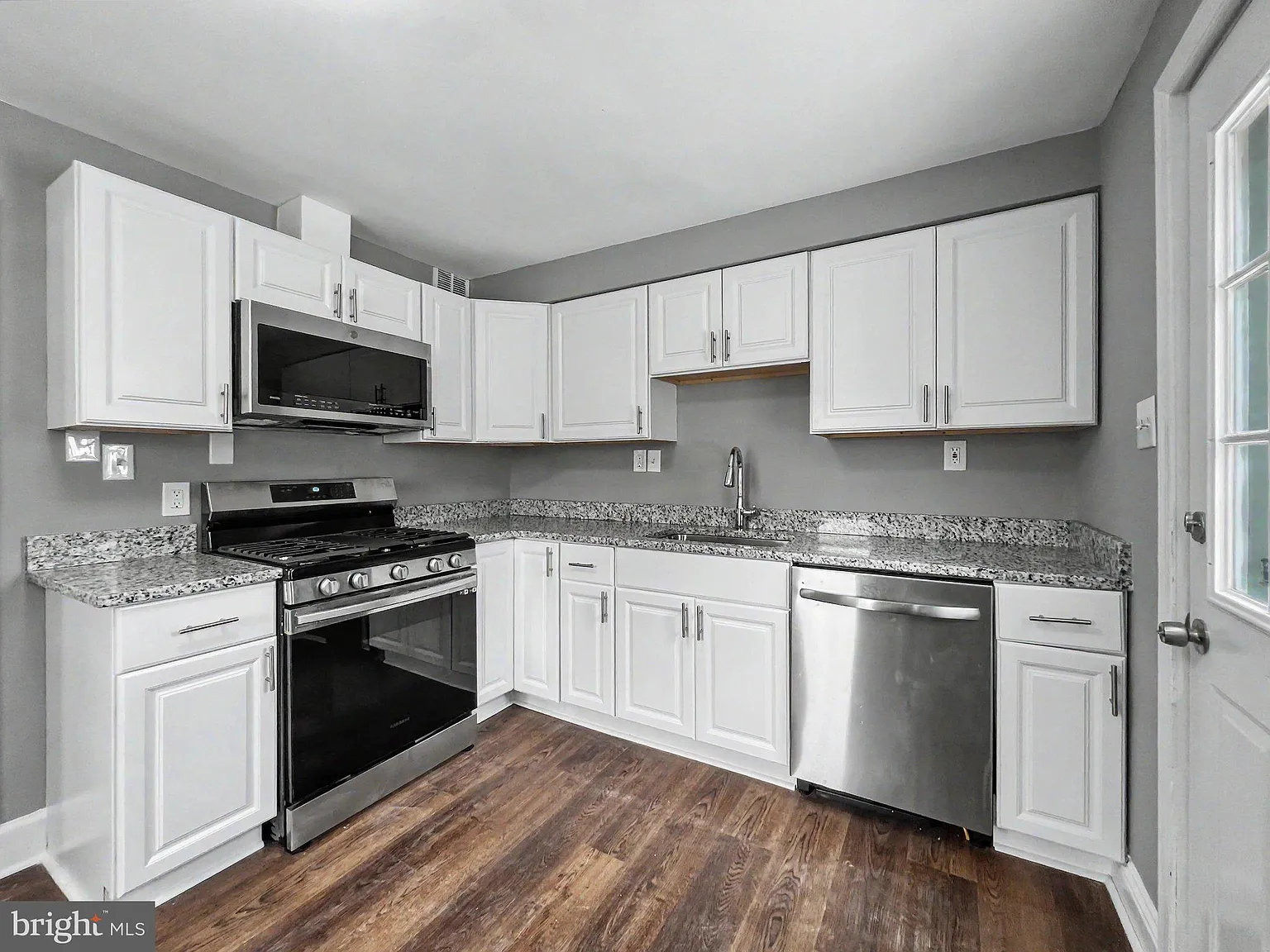 4 bed, 3.0 bath, 1364 sqft, $2,800 — Photo 2
