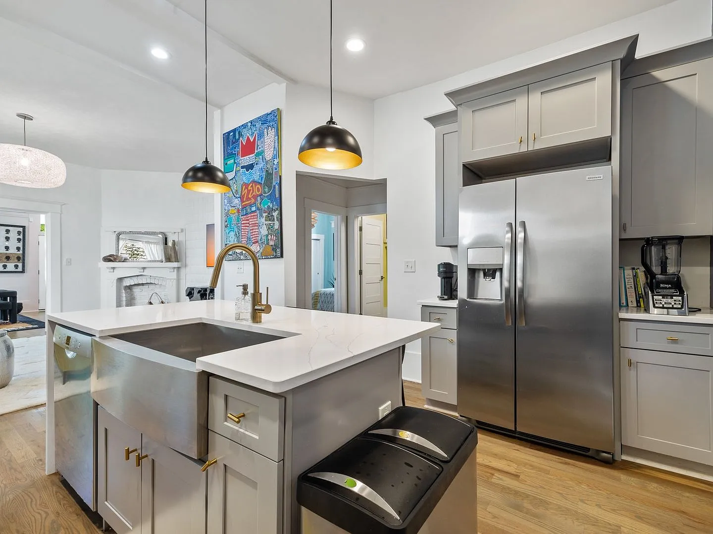 Newly renovated & furnished 3 BR in West End — Photo 1