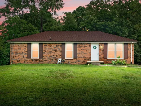 305 Barry Dr, Clarksville, TN 37040
