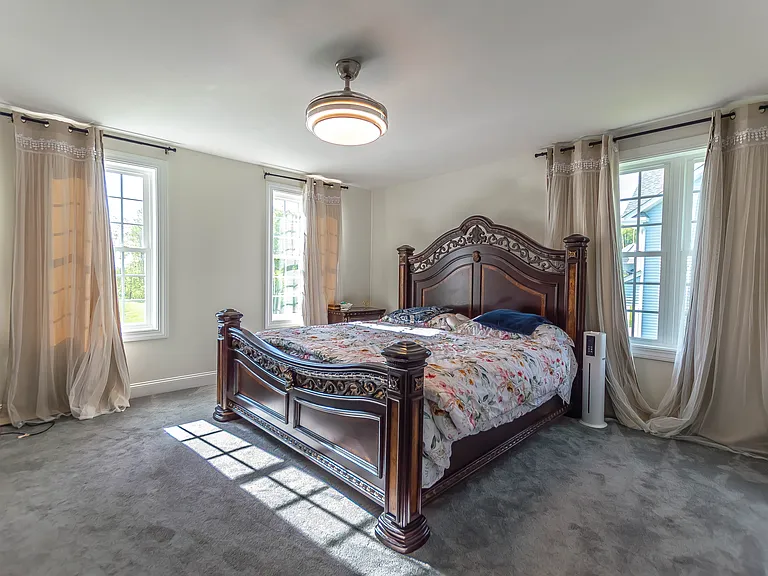 8 Colleen Cir — Photo 14
