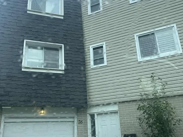 60 Elmsdale Dr #26, Kitchener, ON N2E 2G4