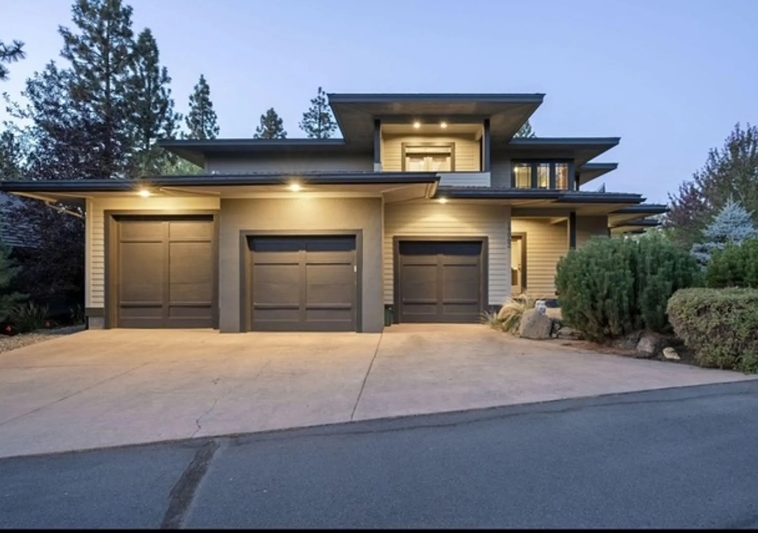 Stunning Bend 4-bed/3-bath corner lot home in Three Pines Neighborhood! — Photo 4