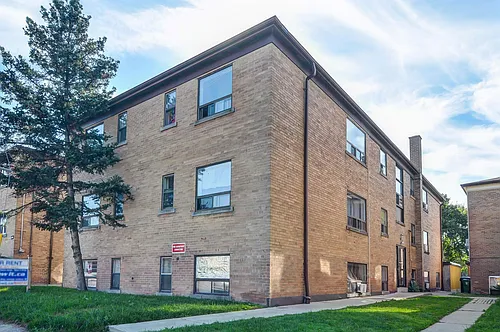 2903 Saint Clair Ave E #BACHELOR Photo 1