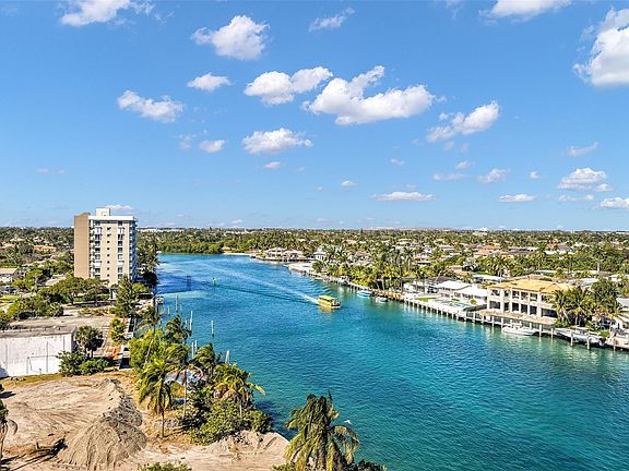 3rd image of 2639 N Riverside Drive #1005