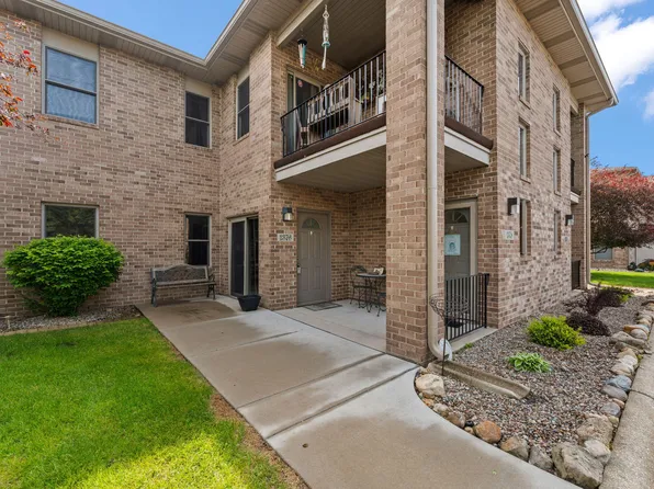1376 Parke Dr, Crown Point, IN 46307