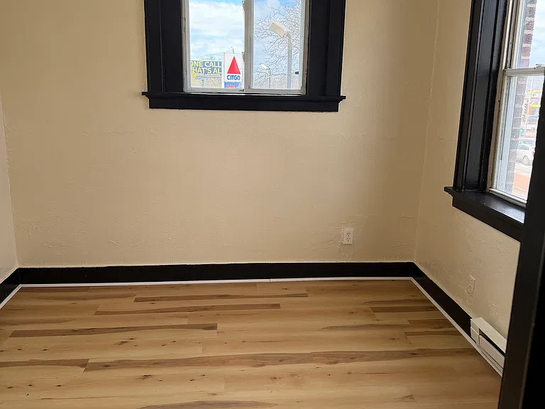 2613 W Capitol Dr #6 — Photo 6