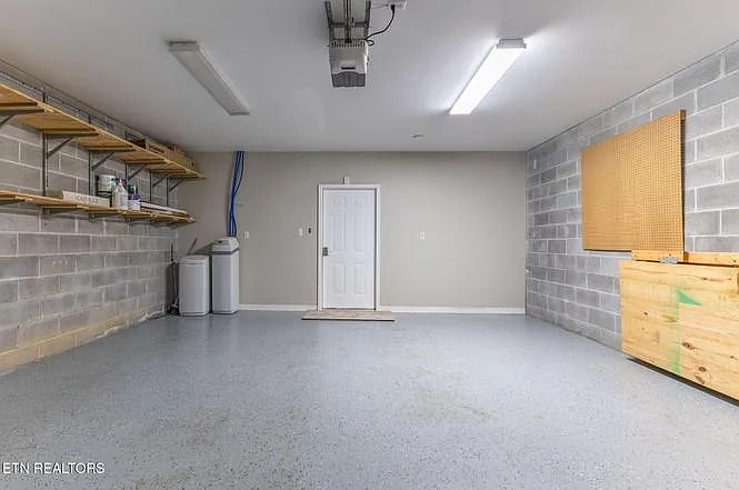 10708 Prince Albert Way — Photo 29