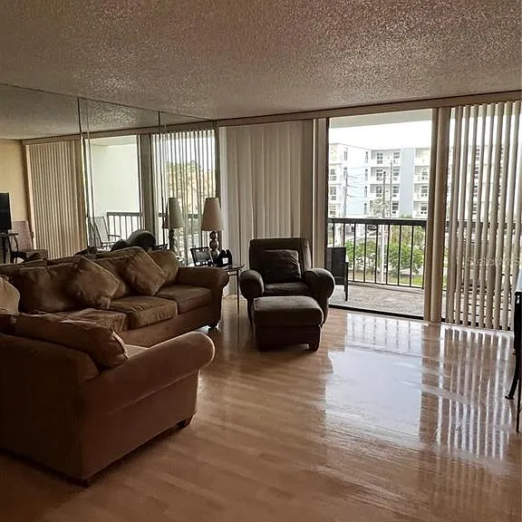 400 Island Way #309 — Photo 6