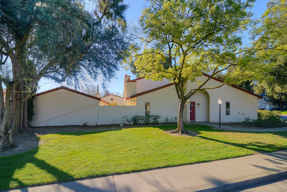 Building Photo - 5010 Glide Dr #1