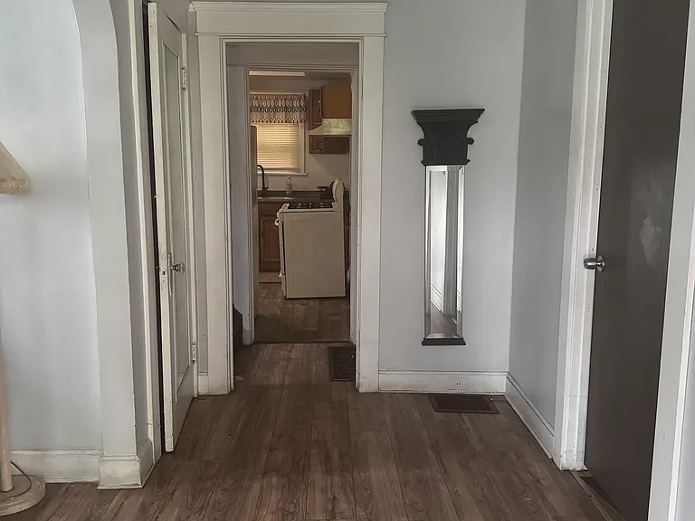 11918 Phillips Ave — Photo 4