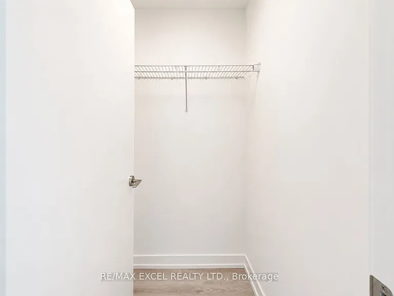 33 Helendale Ave #1012 — Photo 16
