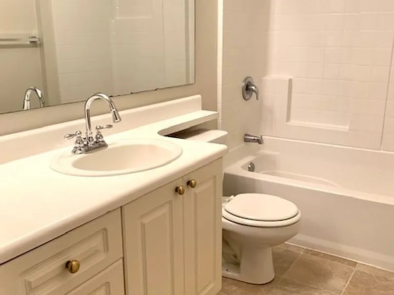 Bellevue Heights Apartments — Photo 10