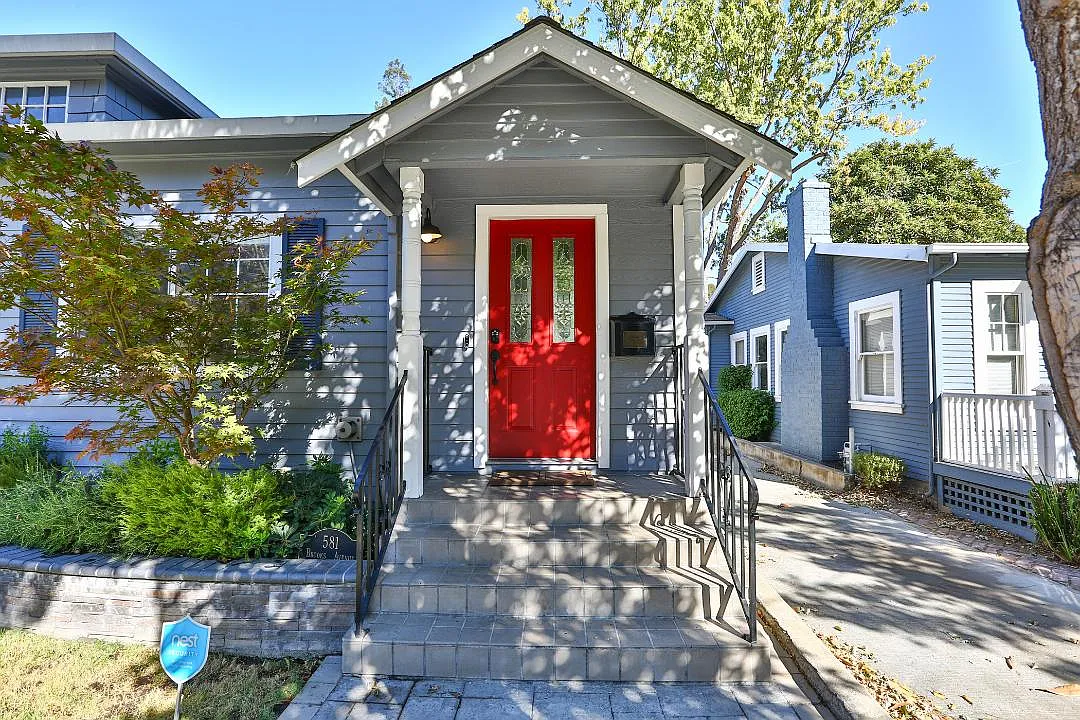 581 Brooks Ave — Photo 2