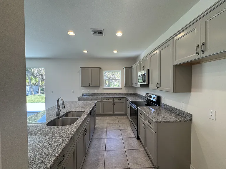 1608 Alliance Ave — Photo 7