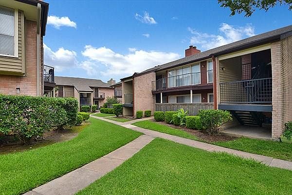 1st image of 301 Wilcrest Dr APT 4204